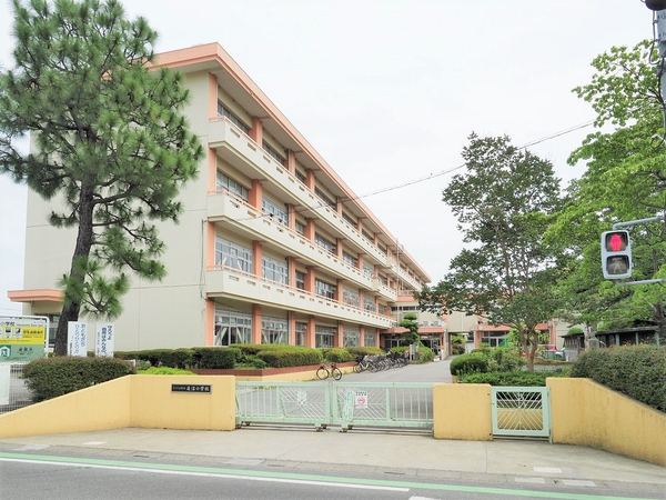 蓮沼小学校　約650ｍ