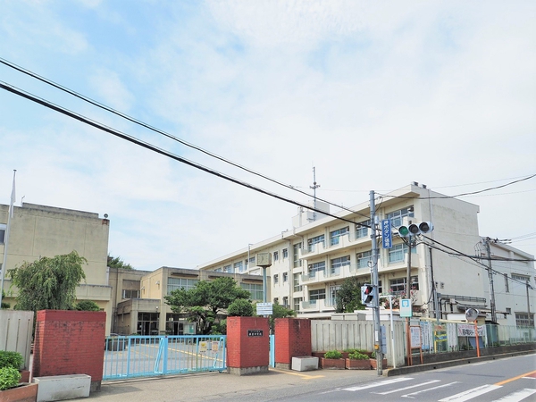 春里中学校　約1900ｍ