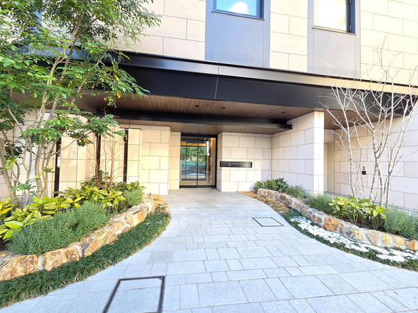 【ルピアシェリール浦和岸町Viola】エントランス