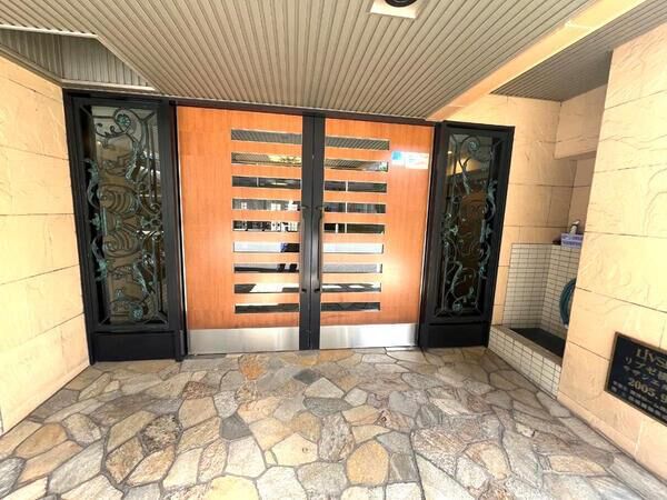 【リブゼ横浜サザンエルフ】エントランス1 【リブゼ横浜サザンエルフ】エントランス1