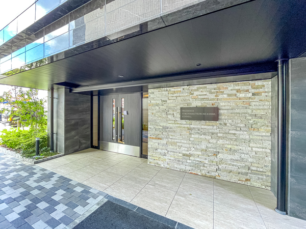 【プレサンス横浜鶴見市場シュネル】エントランス