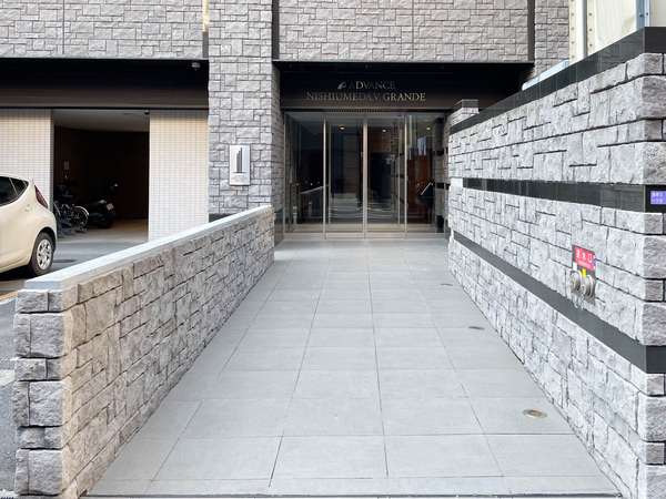 【アドバンス西梅田5グランデ】エントランス