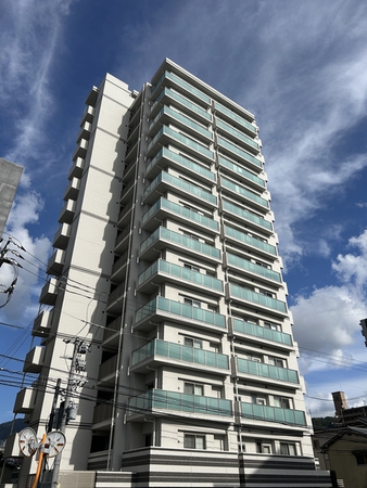 【ロイヤルシティビュー海田】外観