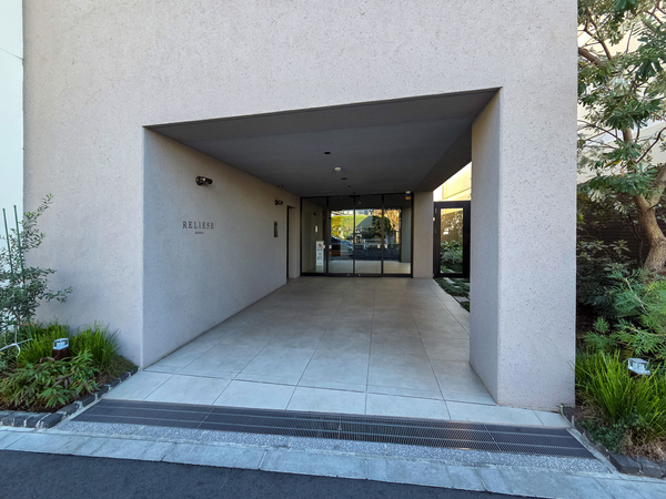 【リリーゼ国分寺】エントランス