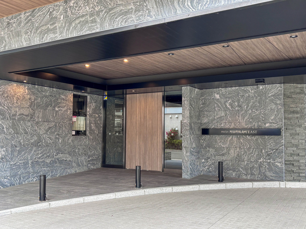 【プレシス阿倍野阪南町イースト】館銘板 【プレシス阿倍野阪南町イースト】館銘板