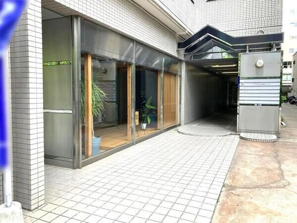 【ラレジダンスド仙台】エントランス1 【ラレジダンスド仙台】エントランス1