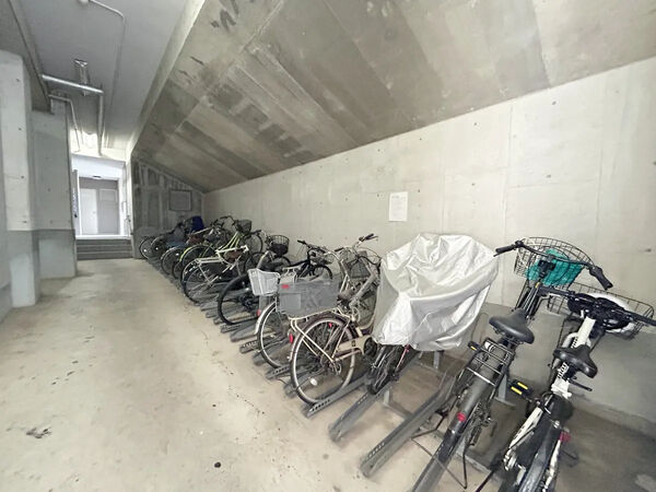 【ロイヤルヒルズ富雄】駐輪場 【ロイヤルヒルズ富雄】駐輪場