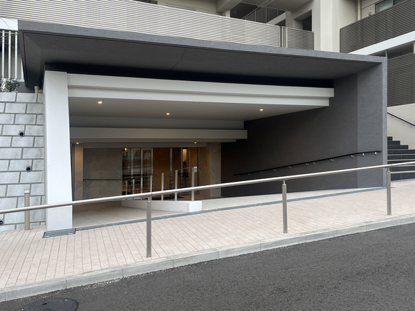 【ザ・パークハウス横浜港南台】エントランス 【ザ・パークハウス横浜港南台】エントランス