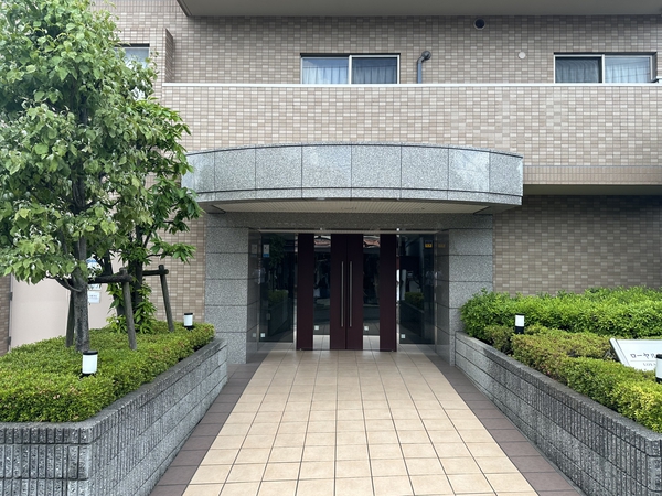 【ローヤルシティ大宮公園】エントランス