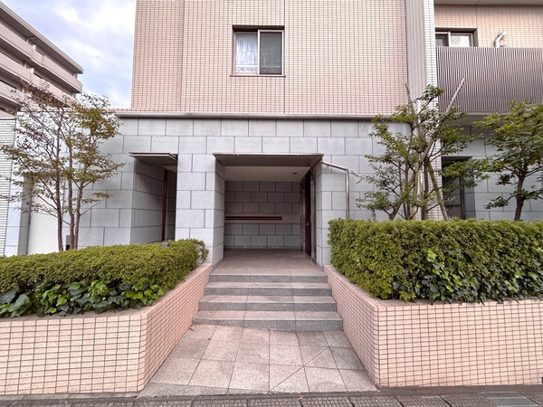 【イニシア幕張本郷】エントランス