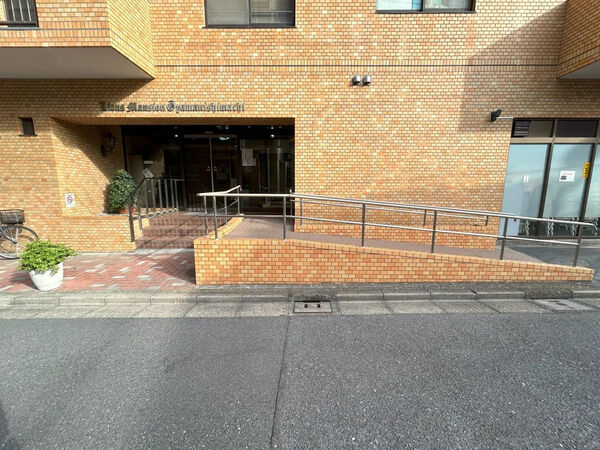 【ライオンズマンション大山西町】エントランス