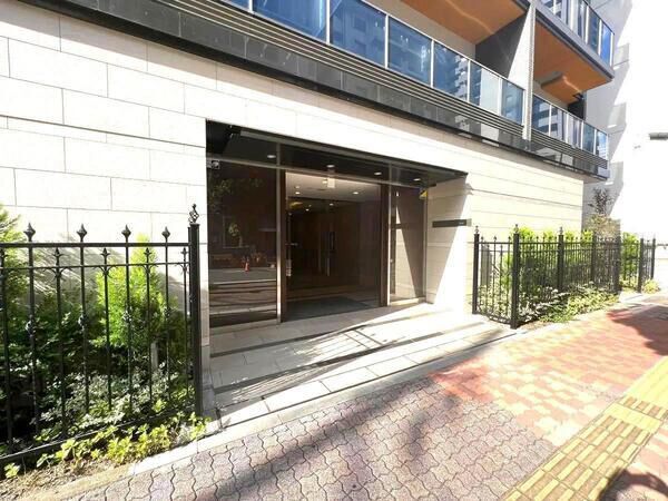 【エクセレントシティ千葉中央ステーションフロント】エントランス1
