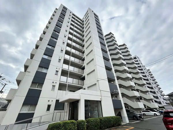 【スカイハイツ和白ヶ丘】外観（東館）