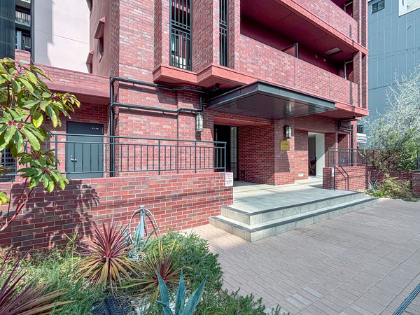 【リビオレゾン靭公園】エントランス 【リビオレゾン靭公園】エントランス