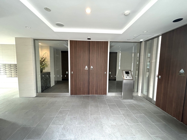 【ヴェルディ岡山駅西】エントランス 【ヴェルディ岡山駅西】エントランス