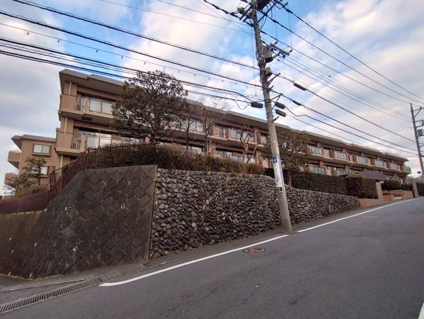 【朝日マンション鶴川台】外観