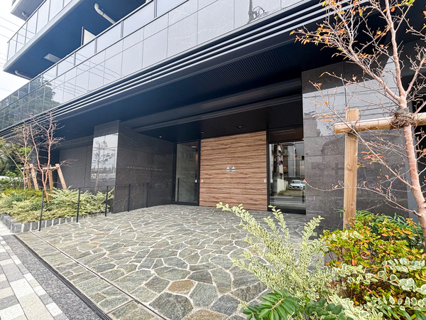 【ガーラ・レジデンス西新井パークサイド】エントランス