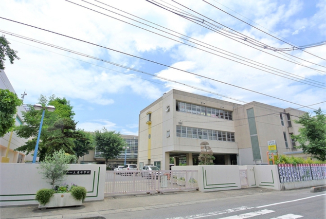 土屋中学校　約940ｍ