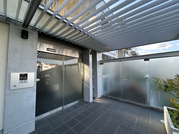 【Terraced House Seta】エントランス