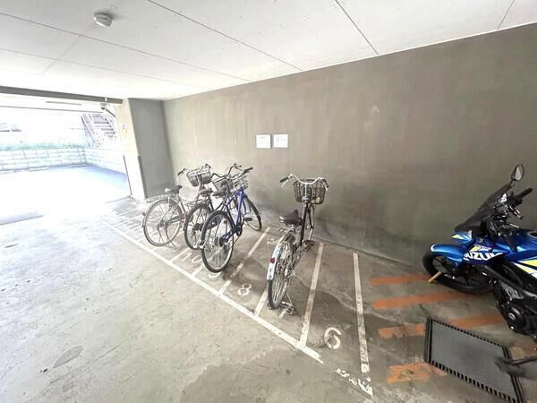 【ガーデンハウスラモード円山】共用部分(駐輪場)1 【ガーデンハウスラモード円山】共用部分(駐輪場)1