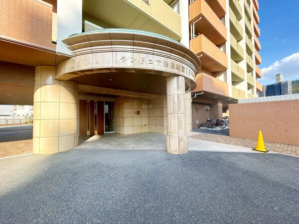 【ランドコア西原駅前リバーウイズ】エントランス
