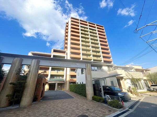 【ランドコア西原駅前リバーウイズ】エントランスゲート