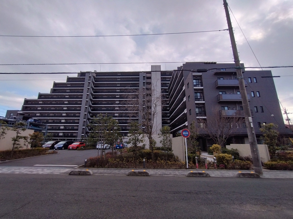 【メイツ大和クロスグランデ】外観