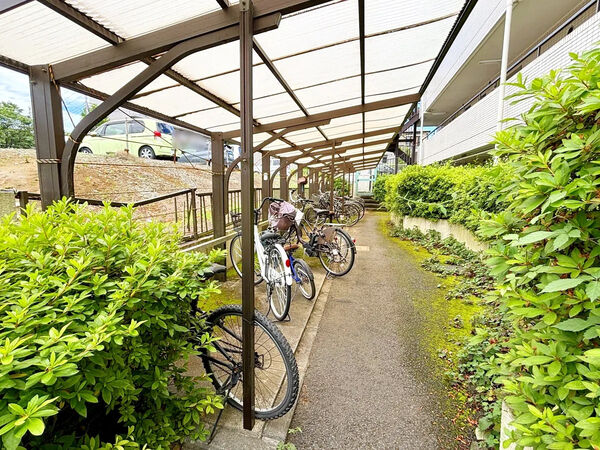 【レガパレス椿峰】自転車置場