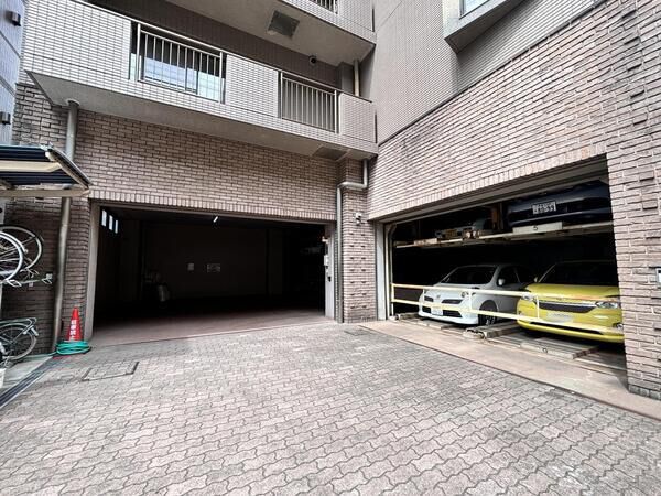 【グレイスコート府中駅前】駐車場 【グレイスコート府中駅前】駐車場