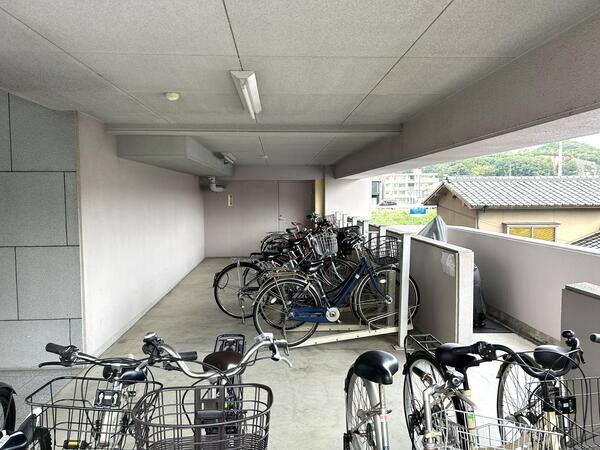 【エーデル大町】駐輪場