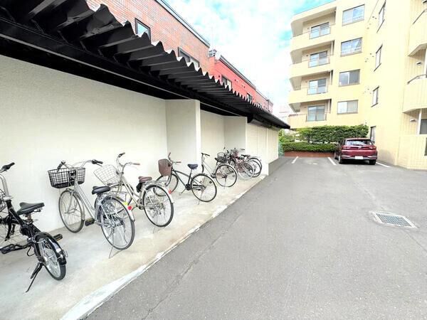 【トーカンマンション宮の森】共用部分（駐輪場）
