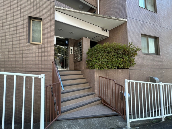 【サングレイス弘明寺弐番館】エントランス
