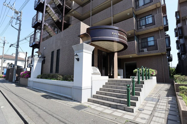 【ライオンズガーデン中山 壱番館】エントランス