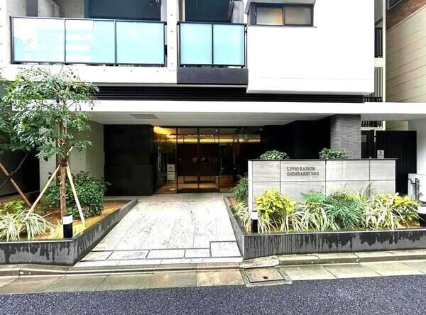 【リビオレゾン新橋nex】エントランス