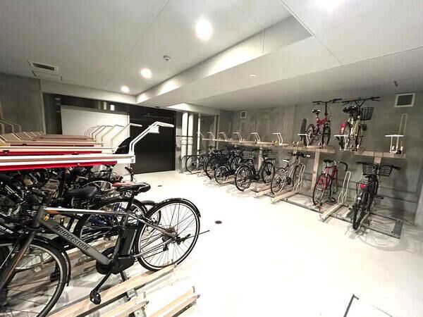 【リビオレゾン新橋nex】共用部分(駐輪場) 【リビオレゾン新橋nex】共用部分(駐輪場)