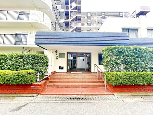 【ライネスハイム綱島壱番館】エントランス