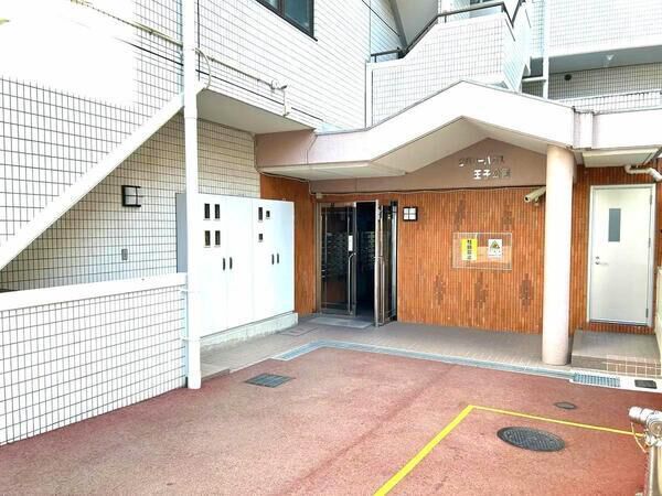 【ビバリーハウス王子公園】エントランス１