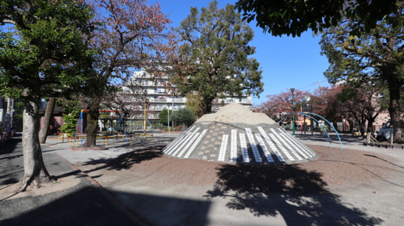 区立千住旭公園　約340ｍ（徒歩5分）