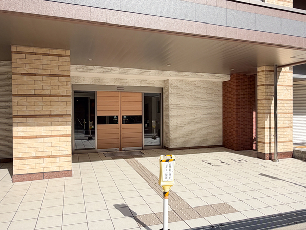 【パデシオン長岡京西山天王山駅前】エントランス 【パデシオン長岡京西山天王山駅前】エントランス