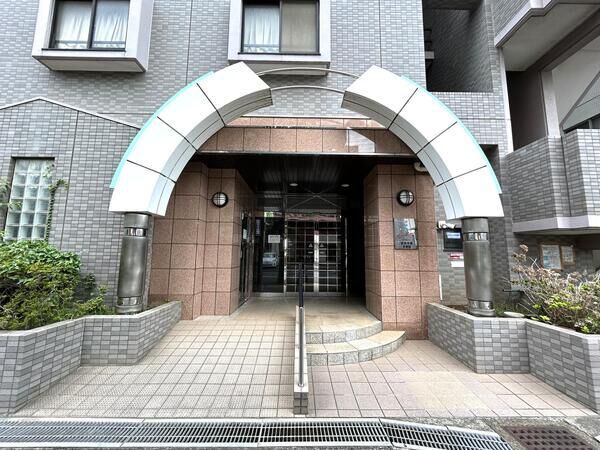 【エクセレント幕張本郷壱番館】メインエントランス