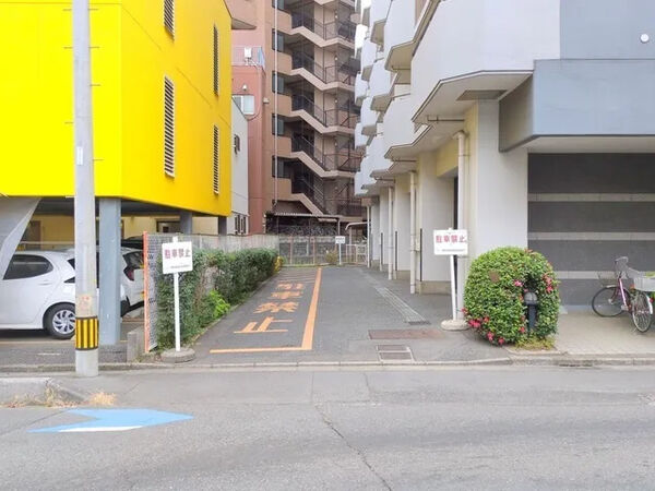 【コープ野村南浦和61】外観2（駐車場）