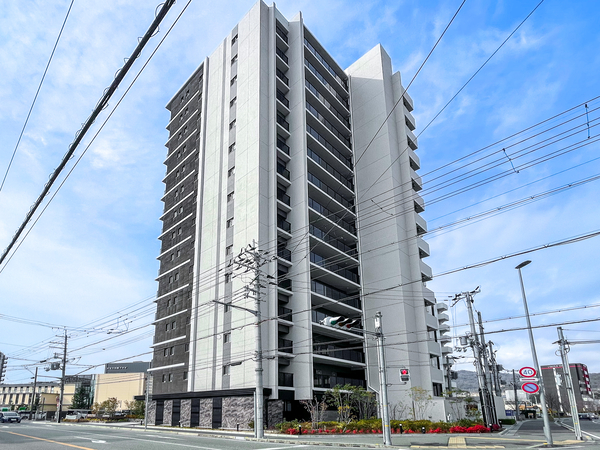 【レーベン川西ティークレジデンス】外観