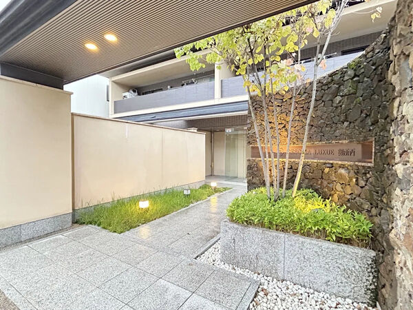 【リソシエラグジェ御所西】エントランス1 【リソシエラグジェ御所西】エントランス1