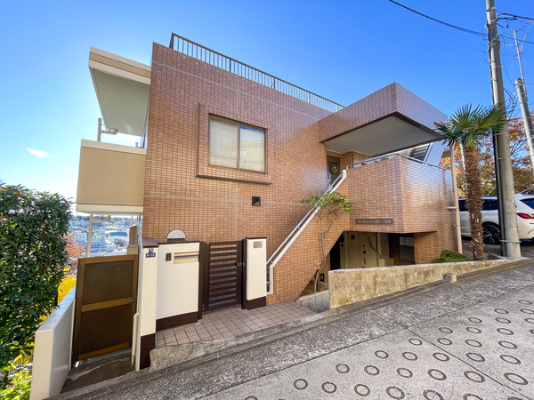 【サンヴィレッジ大倉山A】外観