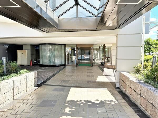 【ヴェルシャトー府中】エントランス 【ヴェルシャトー府中】エントランス