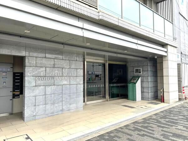 【ルパルトネール京都丹波口】エントランス１