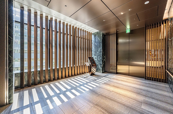 【WORLD TOWER RESIDENCE(ワールドタワーレジデンス)】風除室（3F）