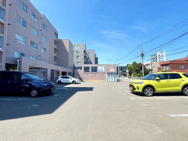 【ファミール美香保公園】駐車場