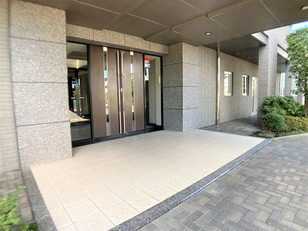 【サーパス幸町】エントランスアプローチ