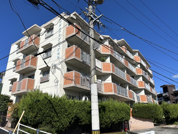 【エメラルドマンション船越】外観